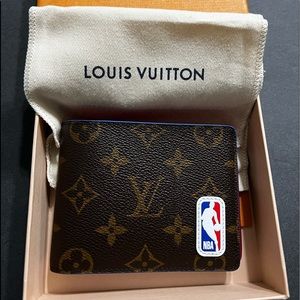 Louis Vuitton Special Edition Multiple wallet x NBA. New with tags.
